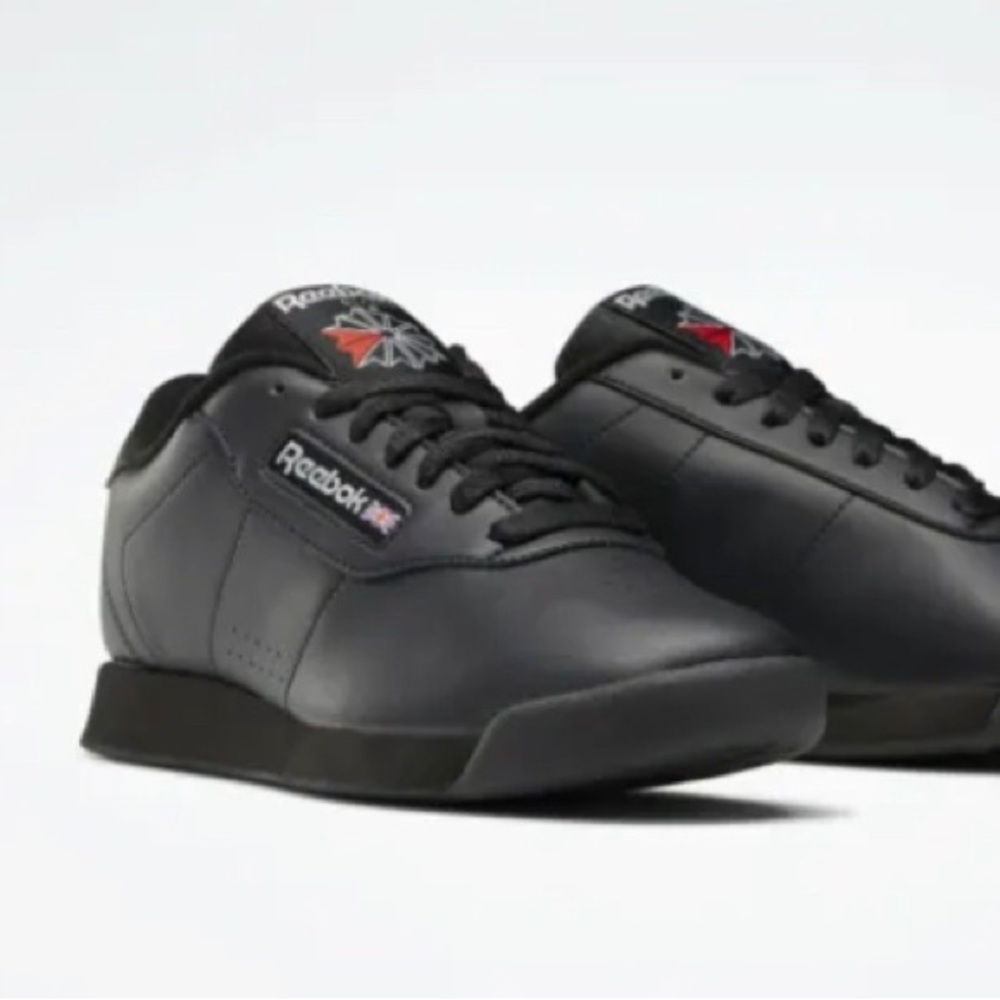 NWT Reebok women’s 10.5 new black sneakers
